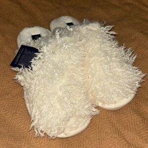 Seranoma NWT Sz 10 Fluffy and Well Made! Gift ready!